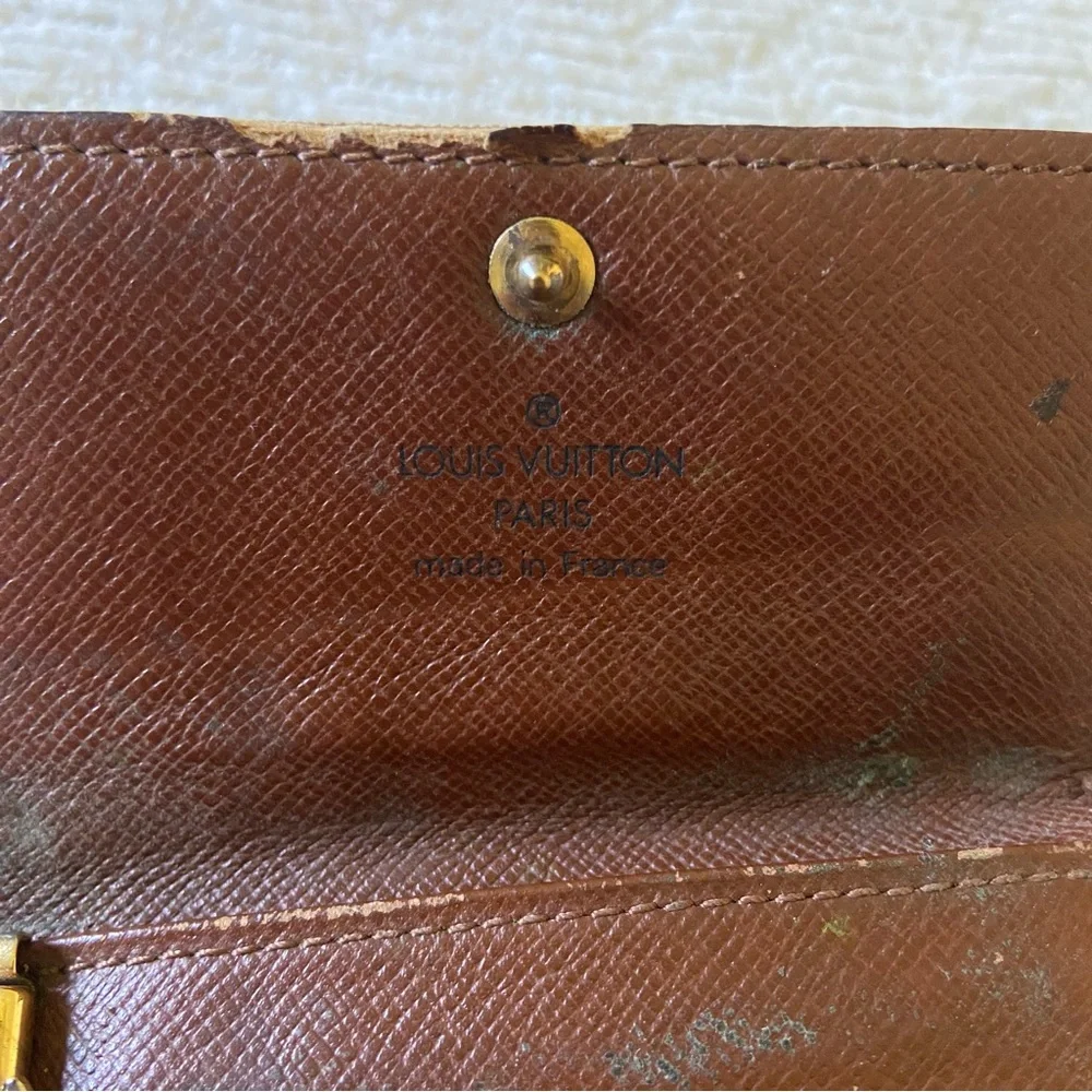 Louis Vuitton Monogram Key Holder - Picture 6 of 8